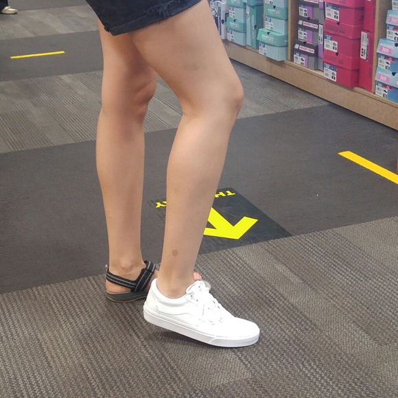 Vans Ward in Triple White - Size 9 Women's - Picture 9 of 9